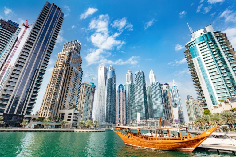 dubai-marina-and-tourist-traditional-boat